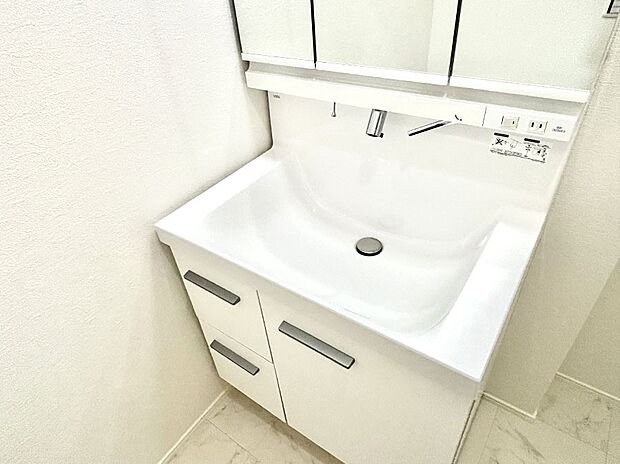 ハンドシャワー付き!使いやすい洗面台。