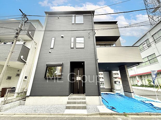 洗練された外観、上質な住空間が広がる室内は永く安心して過ごせる住居です。