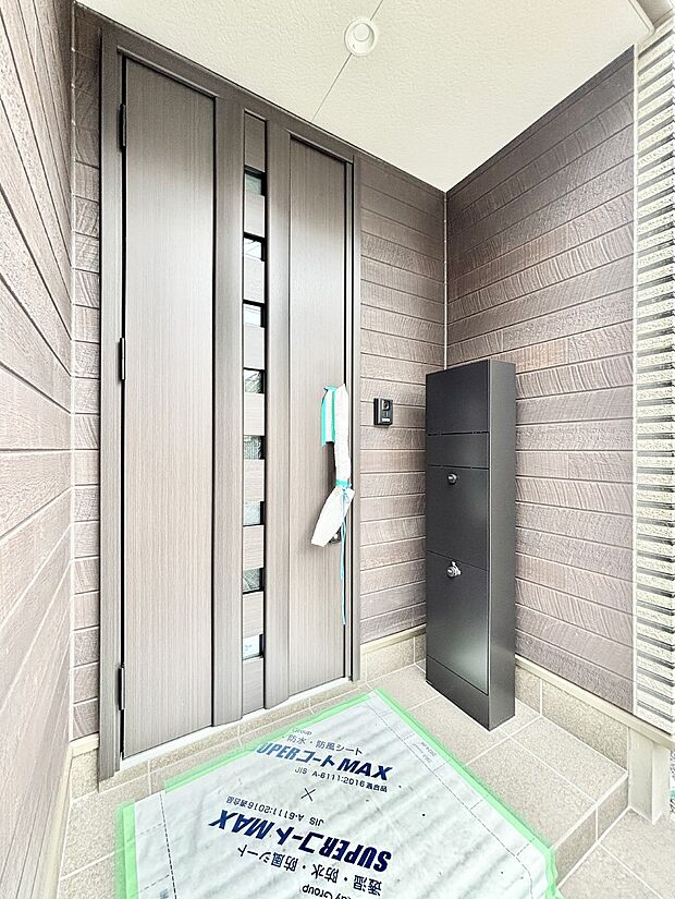 大切な家族、来客を出迎える玄関。