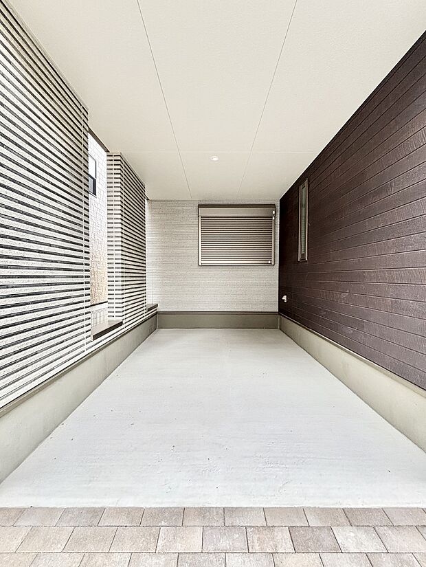 ビルトインタイプは大切なお車を傷や汚れから守ることができます。