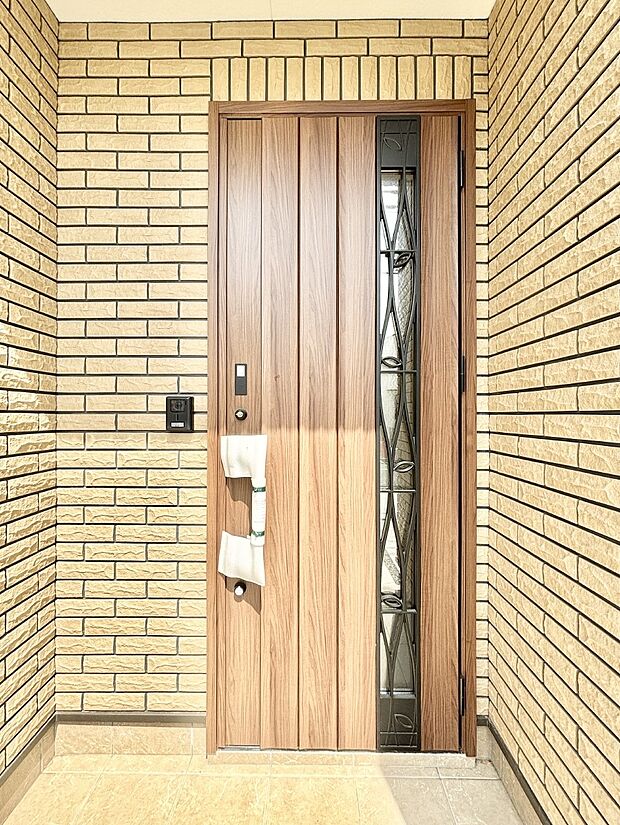 住まいの顔を演出する、玄関ドア。