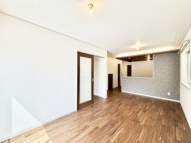 家族団らんの時間も増えそうなくつろぎのリビングダイニング。