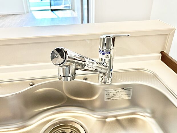 いつでも清潔なおいしいお水を。一つの水栓で水道水と浄水を使い分け。