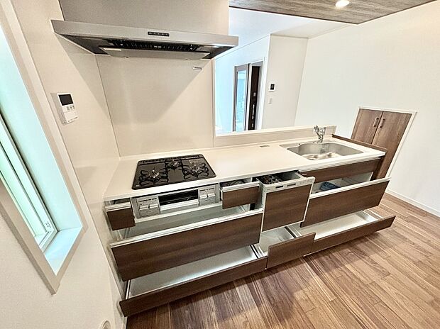 使いやすさを優先したスライド式収納タイプ!