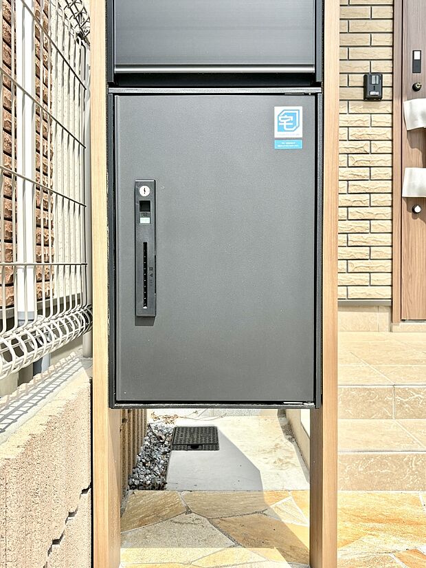 外観「宅配ボックス」時間を気にせず宅配物をいつでも安全に受け取れます。