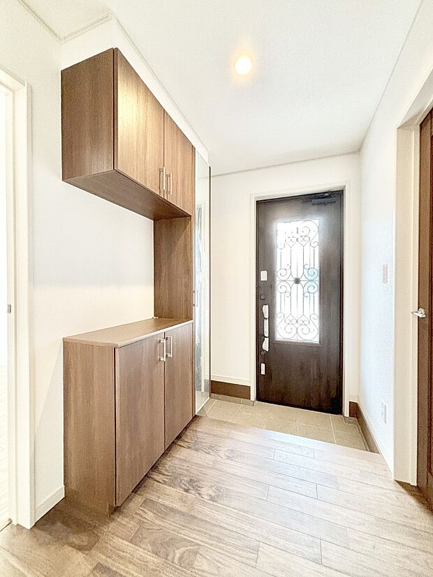 飾り棚を利用して、お越しいただくお客様をおもてなしできます。