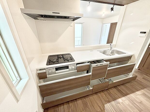 使いやすさを優先したスライド式収納タイプ!