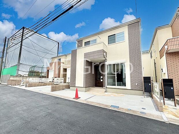 洗練された外観、上質な住空間が広がる室内は永く安心して過ごせる住居です。