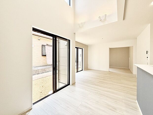 落ち着いた雰囲気のLDKは家族みんなの快適空間