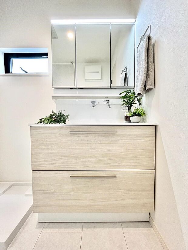 収納力と機能性に優れた洗面化粧台