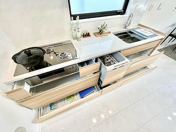 使いやすさを優先したスライド式収納タイプ!