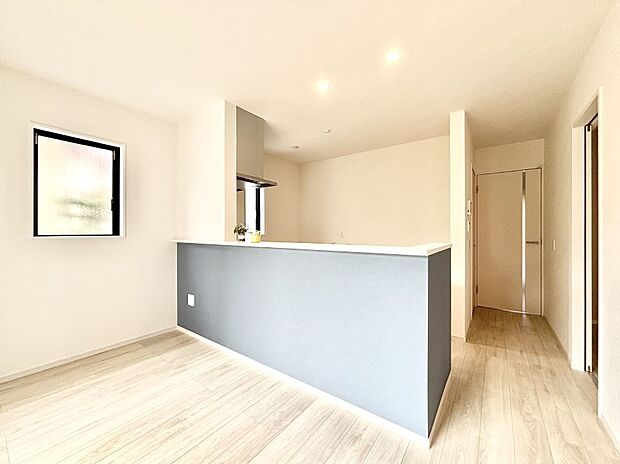 料理をしながらでもご家族との会話を楽しめる対面キッチン