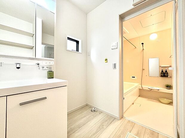 清潔感のある快適空間です。毎日の身支度も気持ち良くお使い頂けます。