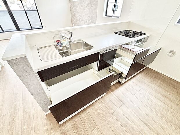 使いやすさを優先したスライド式収納タイプ!