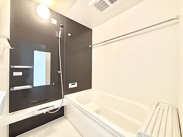 落ち着いた雰囲気でゆっくりお寛ぎいただけるバスルーム