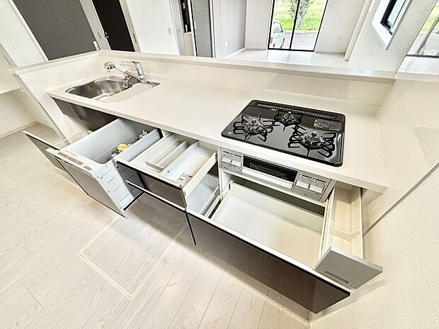 使いやすさを優先したスライド式収納タイプ!