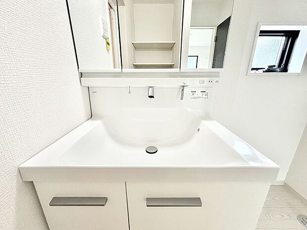 ハンドシャワー付き！使いやすい洗面台。