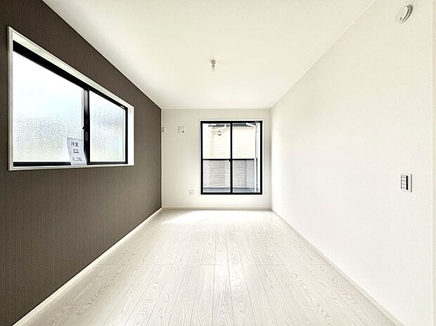 明るいバルコニーサイドに洋室を設置。目覚めの良い寝室に。 