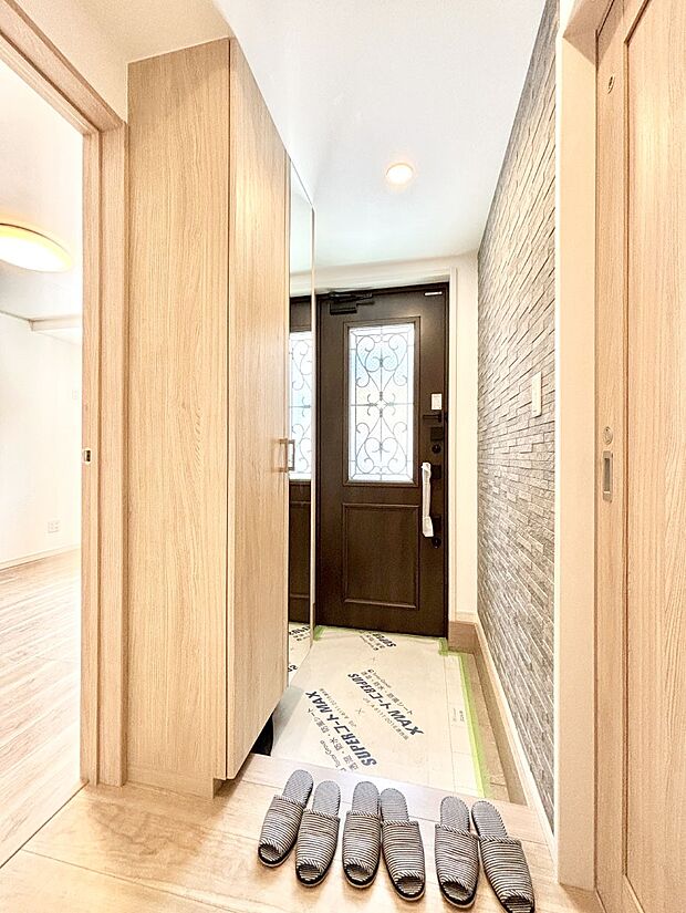 明るい玄関はお客様をお出迎えするのにぴったりです!