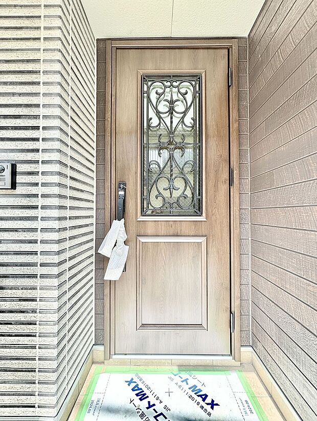 大切な家族、来客を出迎える玄関。