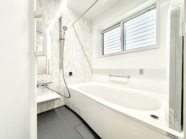 落ち着いた雰囲気でゆっくりお寛ぎいただけるバスルーム