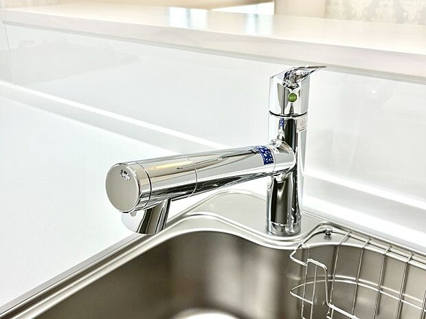 いつでも清潔なおいしいお水を。一つの水栓で水道水と浄水を使い分け。