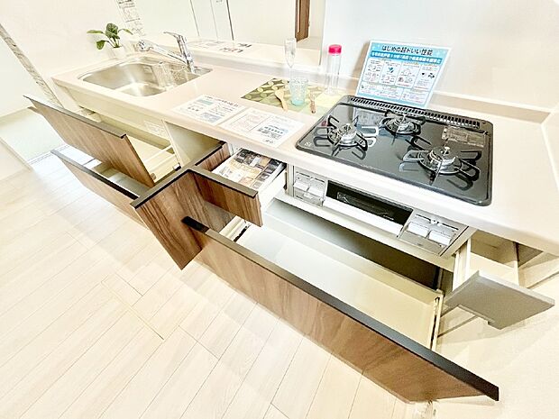 使いやすさを優先したスライド式収納タイプ!