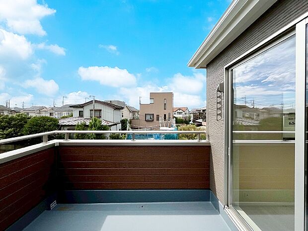 開放感あるルーフバルコニー