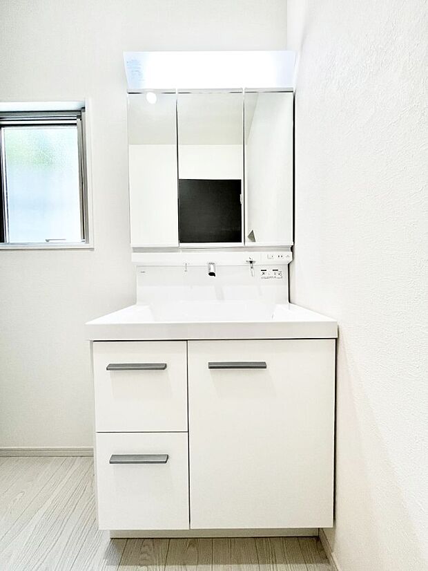 収納力と機能性に優れた洗面化粧台