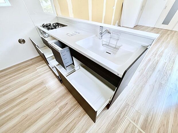 使いやすさを優先したスライド式収納タイプ!