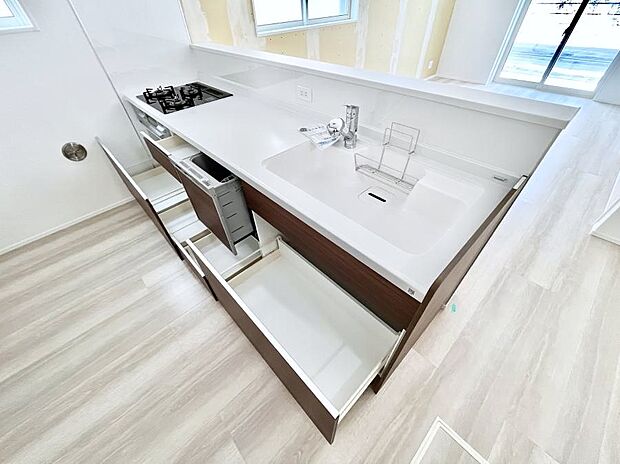 使いやすさを優先したスライド式収納タイプ!