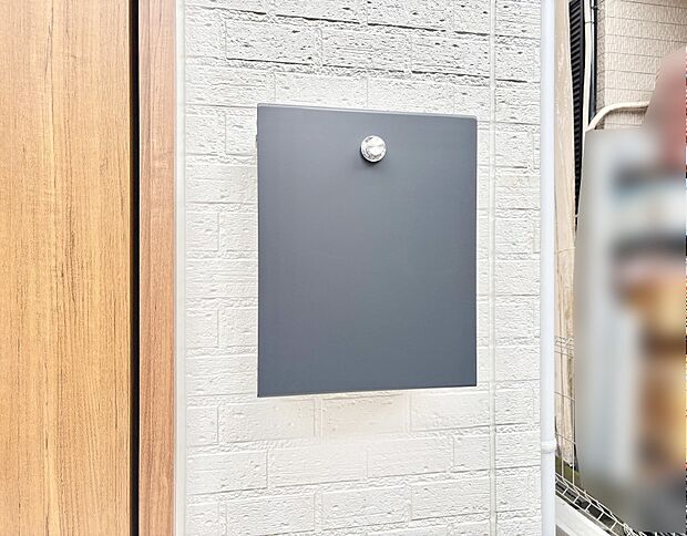 シンプルデザインのポスト。  