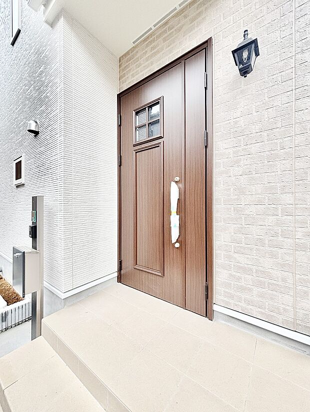 大切な家族、来客を出迎える玄関。