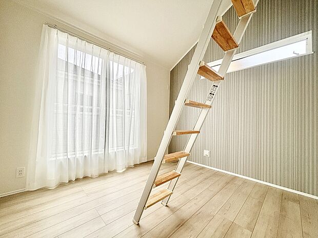 明るいバルコニーサイドに洋室を設置。目覚めの良い寝室に。