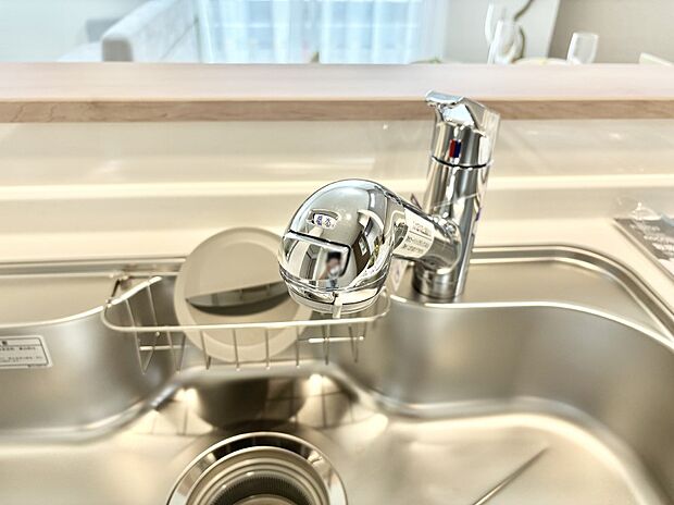 いつでも清潔なおいしいお水を。一つの水栓で水道水と浄水を使い分け。