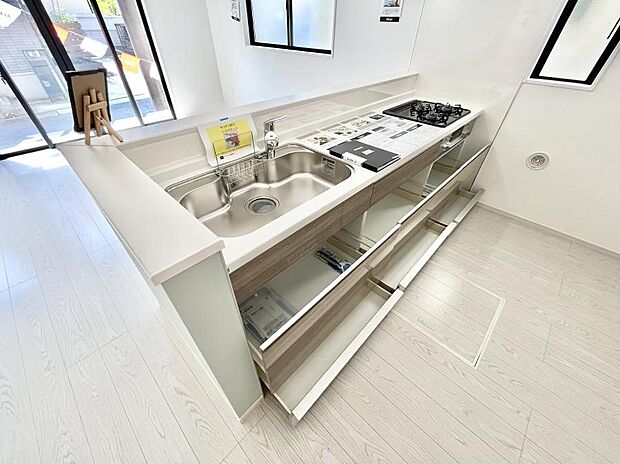 使いやすさを優先したスライド式収納タイプ！