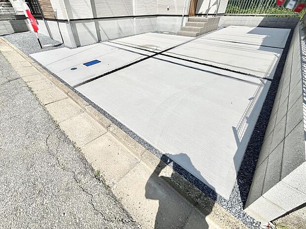 駐車2台可能!急なお客様の駐車に。また、ご家族の自転車スペースとしても大活躍。