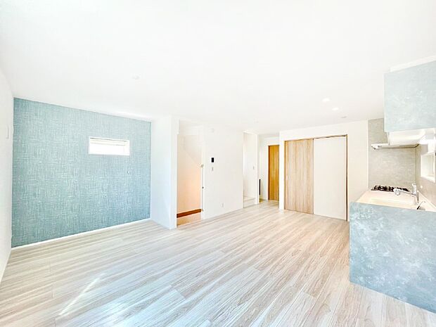 家族団らんの時間も増えそうなくつろぎのリビングダイニング。