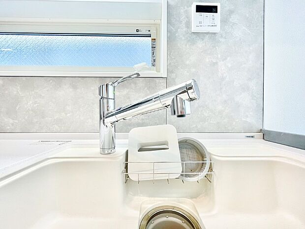 いつでも清潔なおいしいお水を。一つの水栓で水道水と浄水を使い分け。