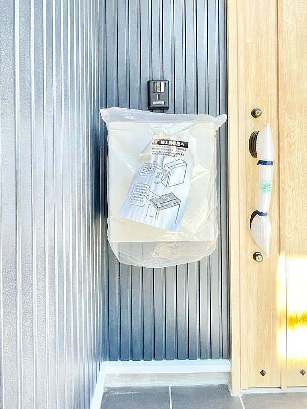 シンプルデザインのポスト。