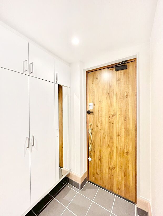 家族の帰宅やお客様をあたたかく迎える玄関。  