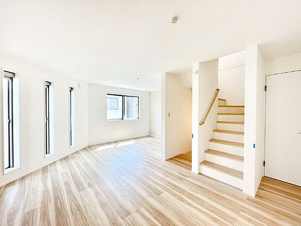 家族団らんの時間も増えそうなくつろぎのリビングダイニング。   