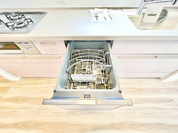 面倒なお片づけは食洗機にお任せ！家事の負担が減って、時間にも気持ちにもゆとりができます。