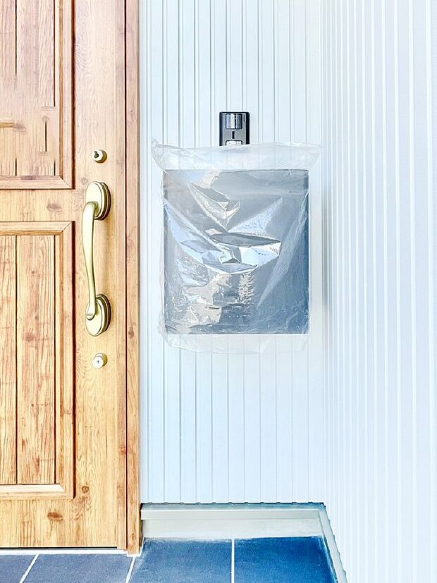 シンプルデザインのポスト。