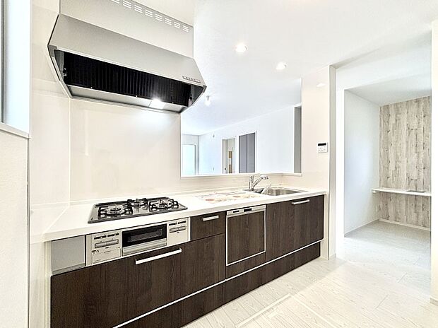 料理をしながらでもご家族との会話を楽しめる対面キッチン