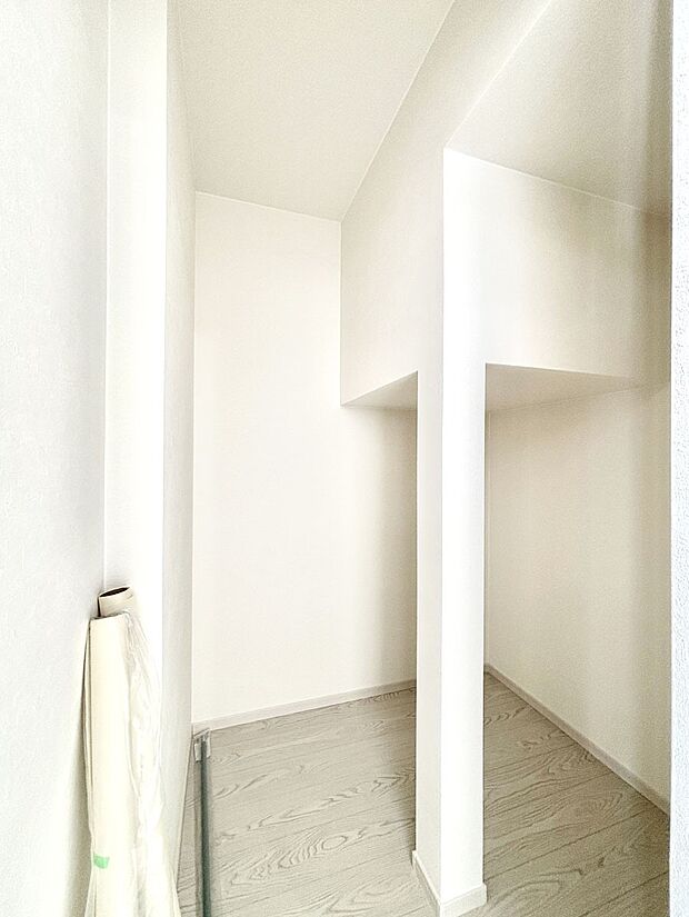 家族みんなの共有物を収納するのに便利なファミリークローゼット