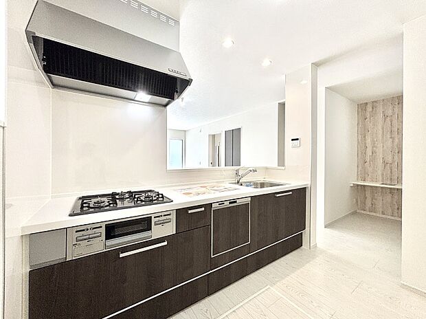 料理をしながらでもご家族との会話を楽しめる対面キッチン