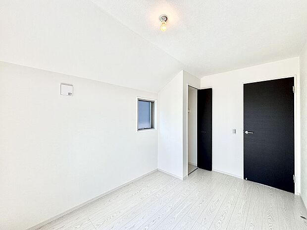 子供部屋にもおすすめな収納スペースたっぷりの居室