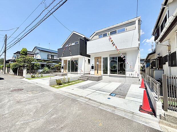 前面道路はきちんと整備されています  