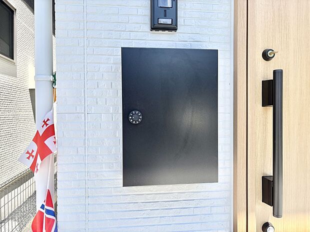 シンプルデザインのポスト。